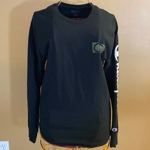 Junior men’s size medium champion long sleeve tee